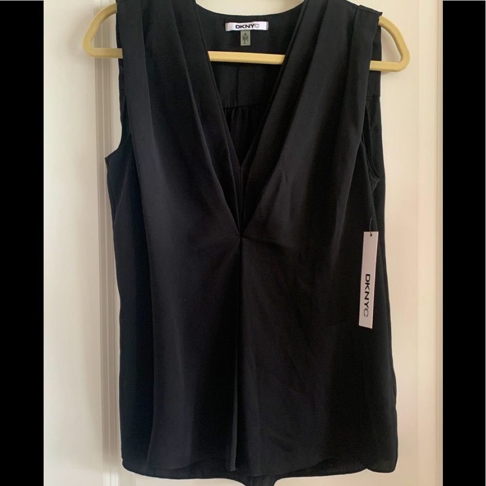 NWT DKNY Pleated V-Neck Tank (M)
